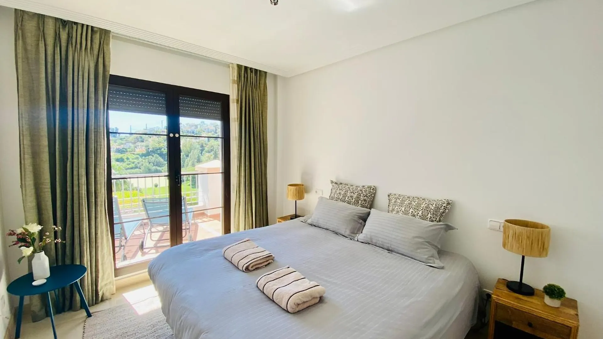 Los Arqueros Apartment With Golf Views Benahavis