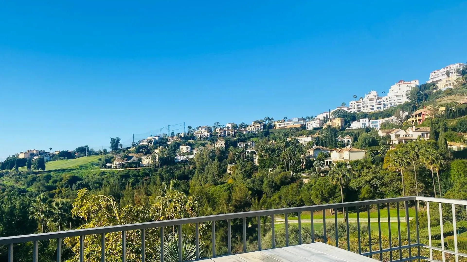 Los Arqueros Apartment With Golf Views Benahavis