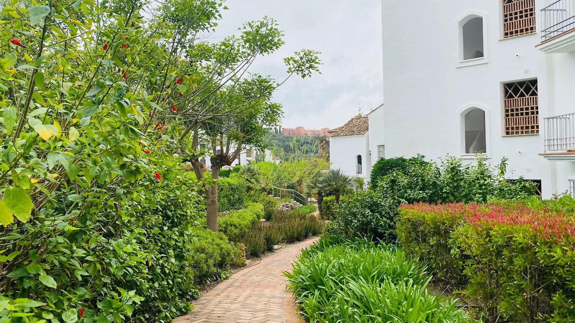Los Arqueros Apartment With Golf Views Benahavis