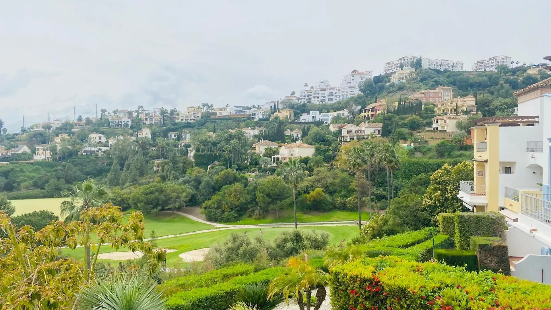 Los Arqueros Apartment With Golf Views Benahavis